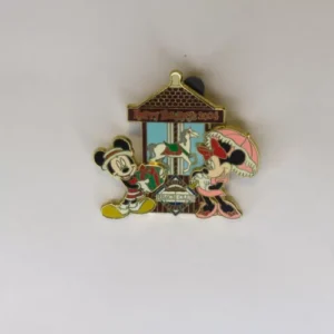 Disney   Happy Holidays  Beach Club Resort Pin