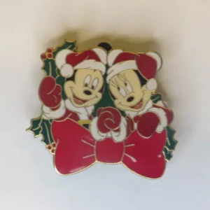 Disney DS - Mickey and Minnie - Christmas Wreath - 12 Months of Magic Pin