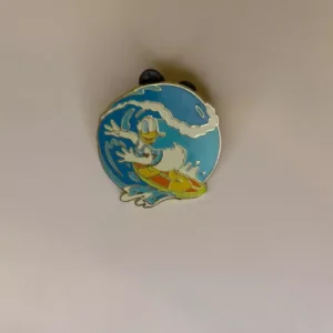 Disney  Cast Member Lanyard   Surfing Donald Duck Pin