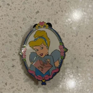 Disney Princess Cinderella Auction LE 500 Pin Cameo