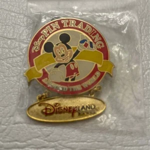 Disney Pin Traiding  Mickey Pin