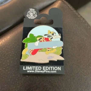 Disney LE Goofy Character  Pin