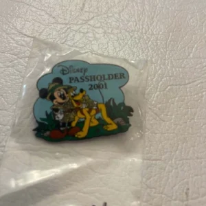Disney Mickey and Pluto Passholder 2001  Pin