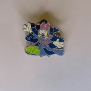 Disney WDW - hidden mickey collection - scuba diving (Minnie) Pin