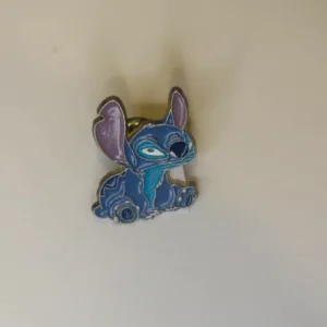 Disney Sedesma - Stitch Sitting (Gold) Pin