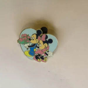 Disney   Sweetheart Hearts   Cast Lanyard Series  Pin