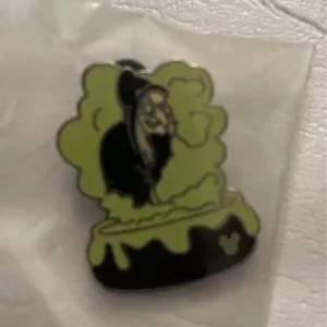 Disney Villan Okd Hag  Pin