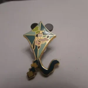 Disney DLR Cast Lanyard Series 3 - Kite (Goofy) Pin
