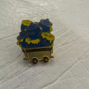 Disney Honey Pot Hunny Pot Gold Train Cast Lanyard Pin