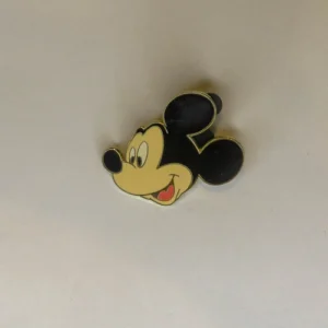 Disney   Smiling Mickey  Cast Lanyard  Pin