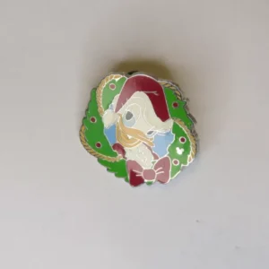 Disney    Disneyland Resort Holiday Wreath Hotel Lanyard  Daisy  Pin