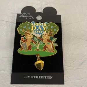 Disney  LE Arbor Day Chip and Dale  Pin