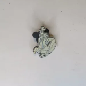 Disney    Hidden Mickey  Winter Ice Sculpture Goofy Pin