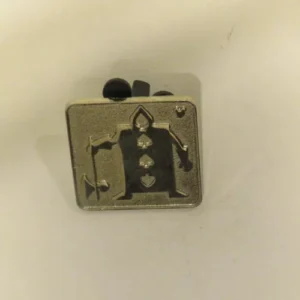 Disney    Hidden Mickey 2018 Alice Card Silhouette  Spade Guard Chaser Pin