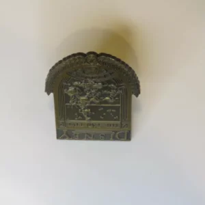 Disney DLR - Brass Classic Shield/Crest (Fab 5) Pin