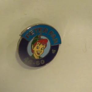 Disney    2014 Hidden Mickey   Magic Kingdom Heroes Parking Sign Peter Pan Pin