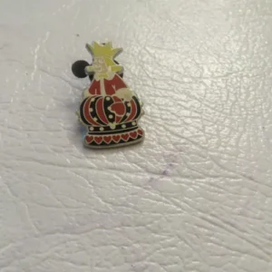 Disney King of Hearts Alice in Wonderland Chess Piece Hidden Mickey Pin