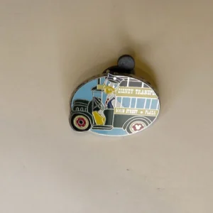 Disney Donald   Open Top Bus  Magic Kingdom Transport  Cast Lanyard Series  Pin