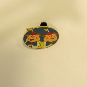 Disney   Tweedle Dee & Dum  Cast Lanyard  Pin
