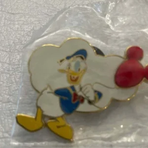 Disney Donald Duck Balloon Pin