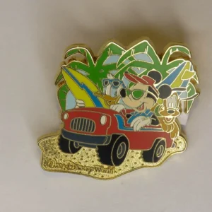 Disney   Mickey, Donald  Pluto  GoinG to the Beach #1 Pin