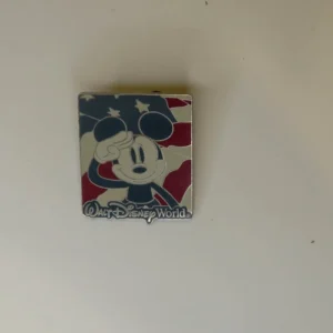 Disney   Mickey Mouse  Saluting Patriotic  American Flag Pin