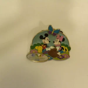 Disney Epcot Flower Garden Festival Mickey  Minnie  on a Picnic Pin