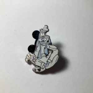 Disney  DLR - 2008 Hidden Mickey Series Winter Ice Sculpture Goofy Pin