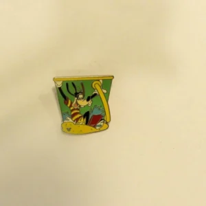 Disney    Cast Lanyard 4 Beach Pail Goofy Pin