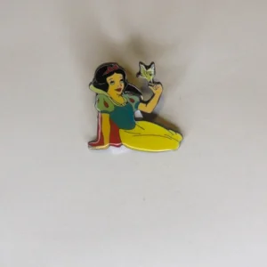 Disney Sitting Snow White with Bird on Finger Pin