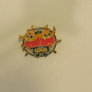 Disney    Tweedledee Tweedledum Gemini Zodiac POM   May 2001 Pin
