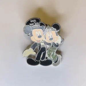 Disney WDW cast exclusive - happy new year 2006 (mickey and Minnie) Pin