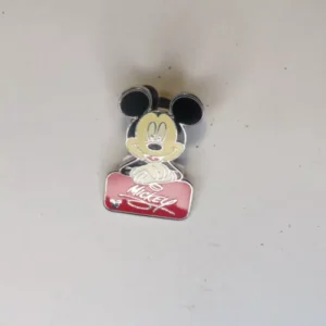Disney  Cast Lanyard    Mickey's Autograph Red Pin