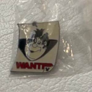 Disney Queen Of Hearts Hidden Mickey Pin