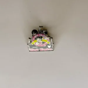 Disney   Mickey Mouse  Magic Kingdom  Logo   Cast Lanyard  # Pin