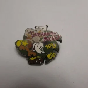 Disney DS - 100 Years of Dreams #18 - Touchdown Mickey Pin