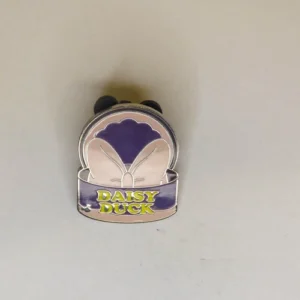 Disney DLR Global Lanyard   Hats Daisy Pin