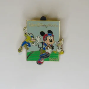 Disney   Football Game 2006  Mickey Donald & Goofy Pin