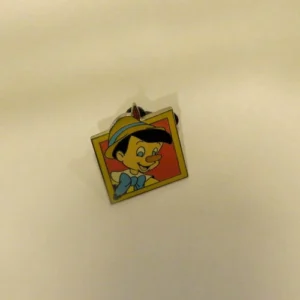 Disney   Cast Lanyard  4  Classic Characters Pinocchio Pin
