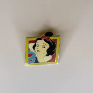 Disney   Cast Lanyard  4  Classic Characters Snow White Pin