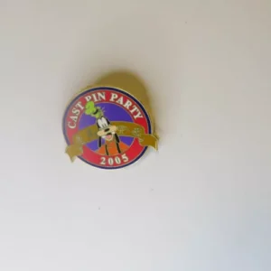 Disney  WDW Cast   Cast Pin Party 2005 Goofy  Pin