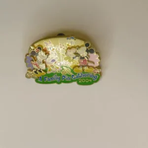 WDW Family Pin Gathering Mickey Minnie Donald Daisy LE 750 Disney Pin 32598