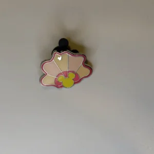 Disney Hidden Mickey Pin Trading Pink Clam Shell Beach Club Pin 2010