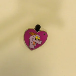 Disney   2010 Hidden Mickey   Figment  Figment's Head in a Heart Pin