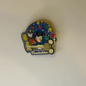 Wdw Annual Passholder Exclusive 2003 Mickey Holding Key - Disney Pin