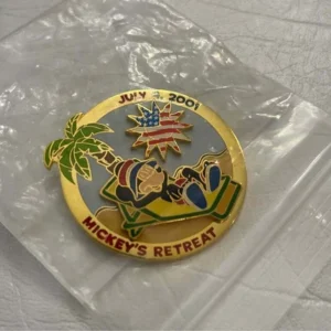 Disney Mickey Mouse Retreat Juky 2001 Pin