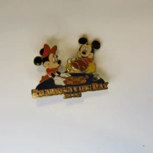 2002 Disney Mickey Minnie Happy Thanksgiving Day LE 2500 3D Pin
