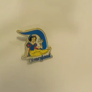 Disney   Princess 'D' Snow White Surprise Release Pin