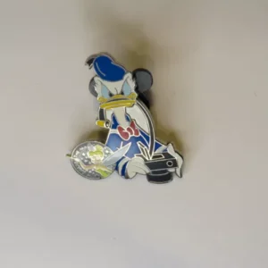 Disney Walt  World 2002 Share The Magic Series Donald Duck w Camera  Tinker Pin