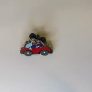 Disney Pin Donald Duck in a Car